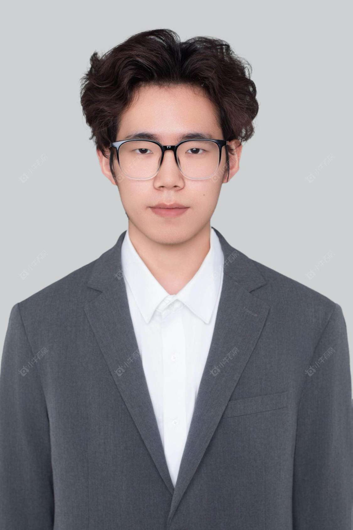 二手经纪人李正茂