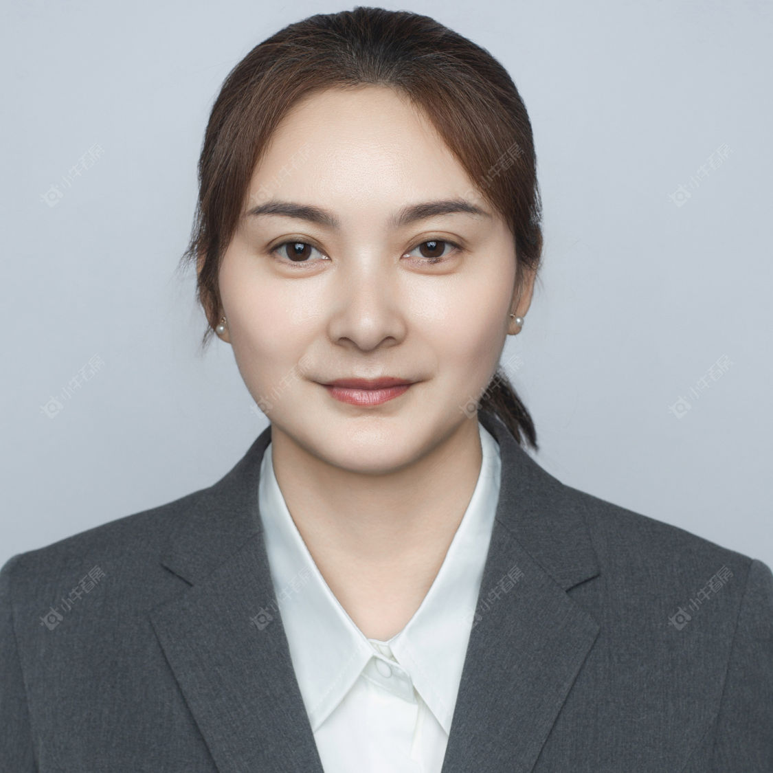 二手经纪人束海霞