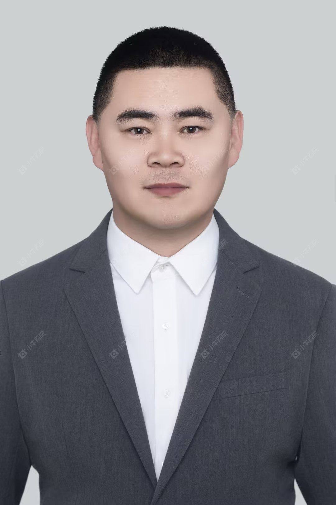 租房经纪人伦锦涛