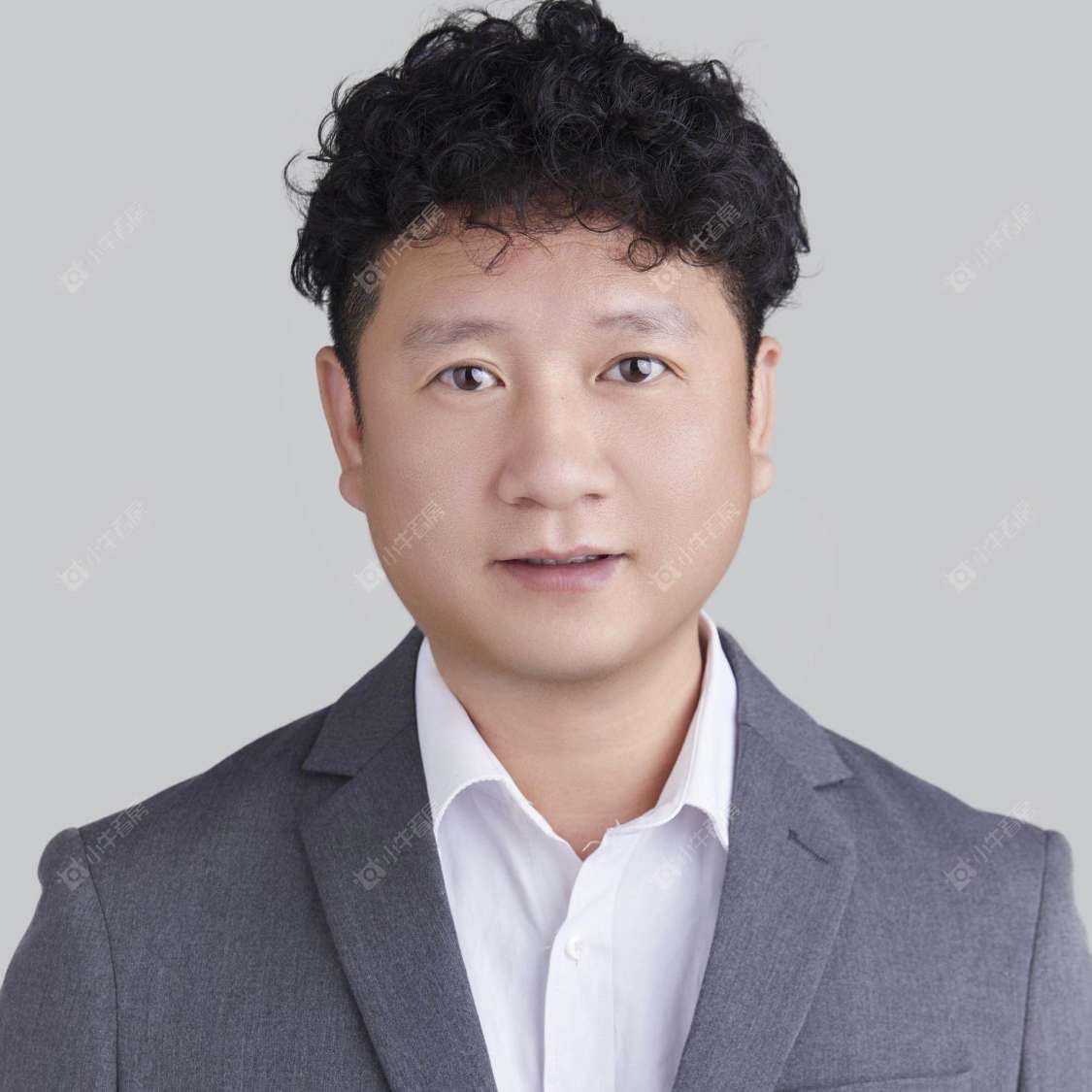 二手经纪人邓轩明