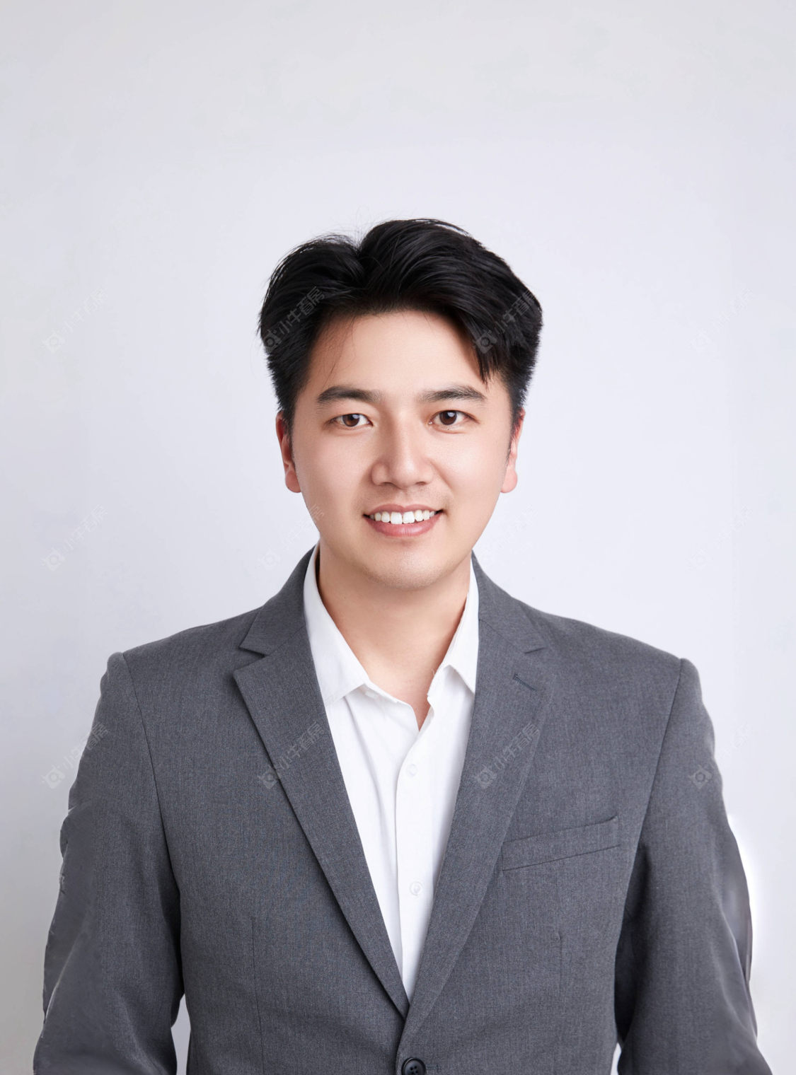 二手经纪人周梨阳